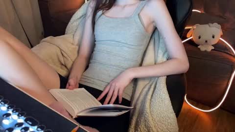 Snapshot of elisa_north chatting on 02/21/25, 04:07 Elisa North online show from 02/21/25, 04:07