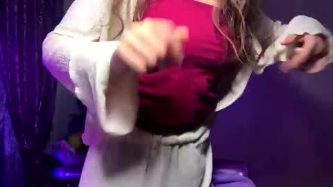 Snapshot of elisabethmikowski chatting on 04/13/26, 06:46 Elin online show from 04/13/26, 06:46