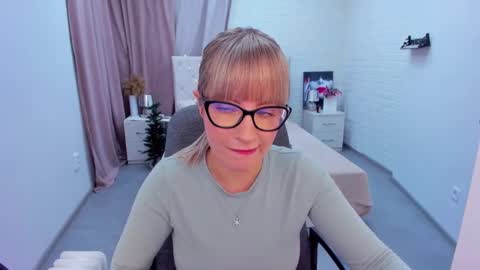 Elisabeth online show from 01/08/25, 03:17