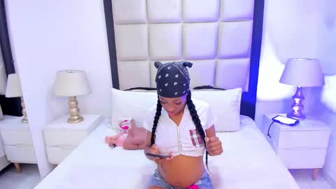 Snapshot of elisabettamonroy chatting on 10/29/25, 04:42 elisabettamonroy online show from 10/29/25, 04:42