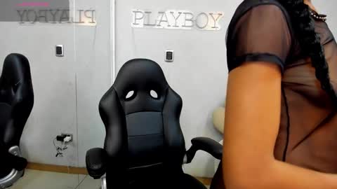 Snapshot of elisabettamonroy chatting on 11/18/25, 03:27 elisabettamonroy online show from 11/18/25, 03:27