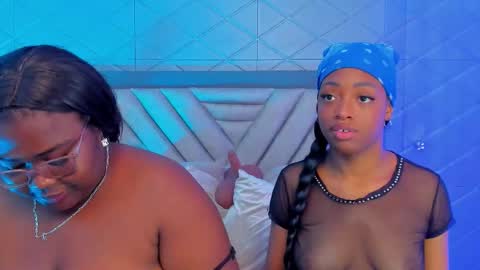 Snapshot of elisabettamonroy chatting on 11/25/25, 09:59 elisabettamonroy online show from 11/25/25, 09:59