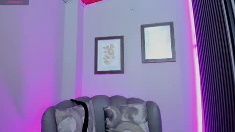 Snapshot of elisasue chatting on 02/25/26, 04:33 Elisa Sue online show from 02/25/26, 04:33