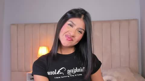 Snapshot of elise_diamond chatting on 05/26/26, 12:17 Elise diamond online show from 05/26/26, 12:17