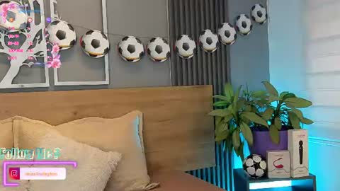 Elise Play Boobs online show from 06/12/26, 07:02