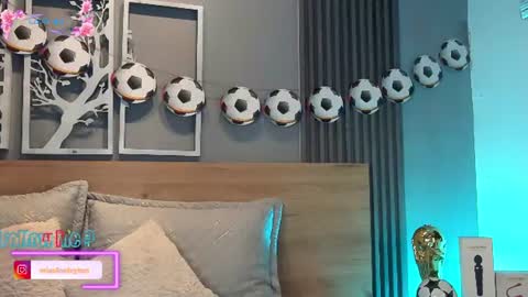 Elise Play Boobs online show from 06/26/26, 11:31