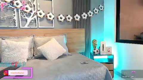 Elise Play Boobs online show from 06/27/26, 02:44