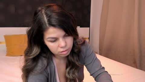 Elly online show from 12/20/24, 12:19