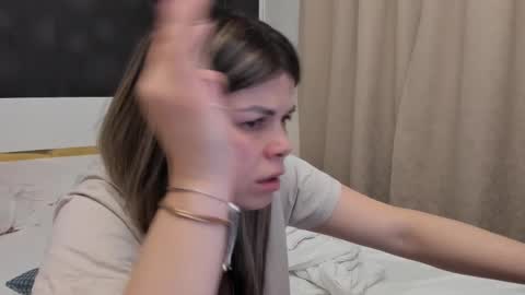 Elly online show from 03/17/26, 08:34