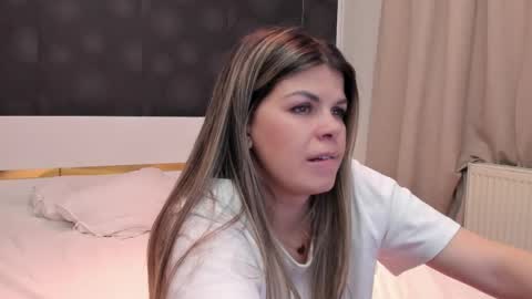 Elly online show from 03/19/26, 09:08