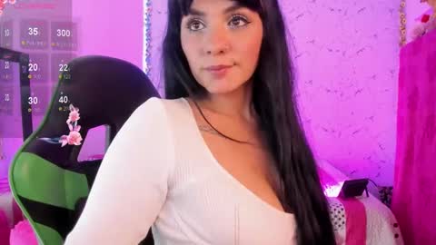 Snapshot of elissa_iris chatting on 09/19/25, 03:56 E L I S S A online show from 09/19/25, 03:56