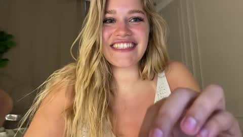 Stephanie online show from 05/19/26, 01:56