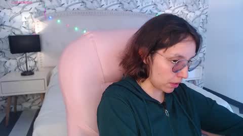 Eliza online show from 12/04/25, 07:22