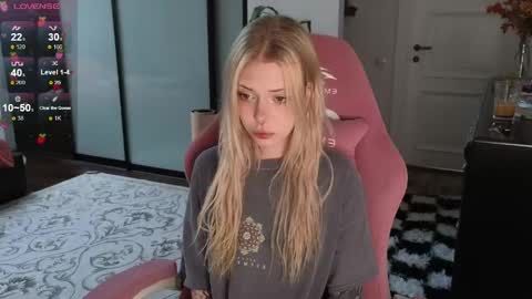 Elizabeth online show from 05/20/26, 01:28