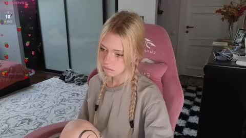 Elizabeth online show from 05/25/26, 01:17