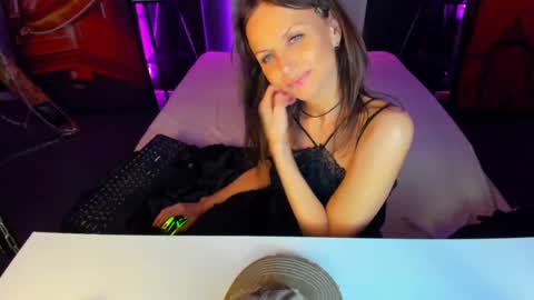 Elizabethangel online show from 12/12/24, 01:43