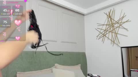 Snapshot of elizabeth_20_ chatting on 11/12/25, 07:03 elizabeth online show from 11/12/25, 07:03