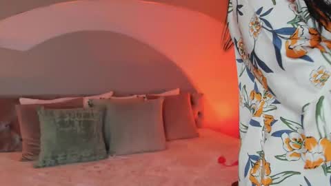 Snapshot of elizabeth_clark_ chatting on 10/24/25, 08:05 Eli online show from 10/24/25, 08:05