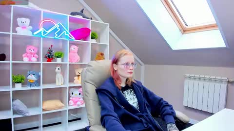 Elizabeth online show from 01/03/25, 07:38