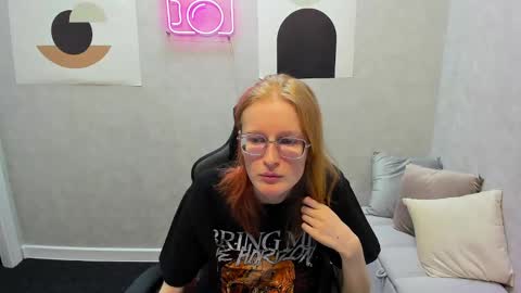 Elizabeth online show from 01/08/25, 01:32