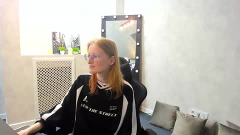 Elizabeth online show from 01/31/25, 11:24