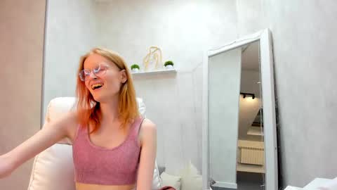 Elizabeth online show from 02/02/25, 02:13