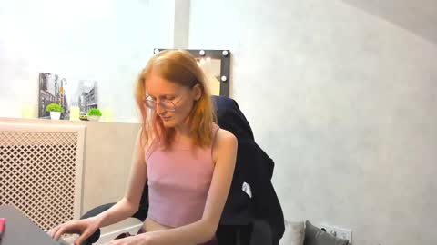 Elizabeth online show from 02/10/25, 02:05