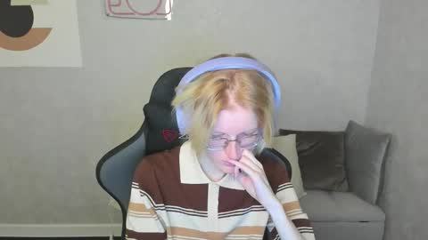 Elizabeth online show from 09/20/25, 01:28