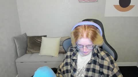 Elizabeth online show from 09/23/25, 01:52