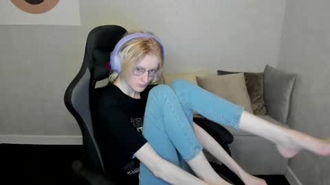 Elizabeth online show from 09/26/25, 01:20