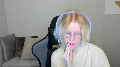 Elizabeth online show from 09/27/25, 01:21