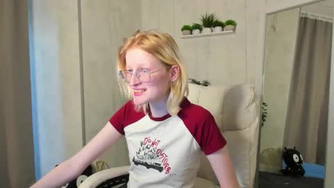 Elizabeth online show from 10/31/25, 09:21