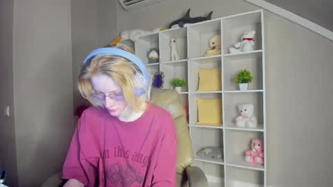 Elizabeth online show from 11/01/25, 01:07