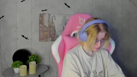 Elizabeth online show from 11/05/25, 01:27