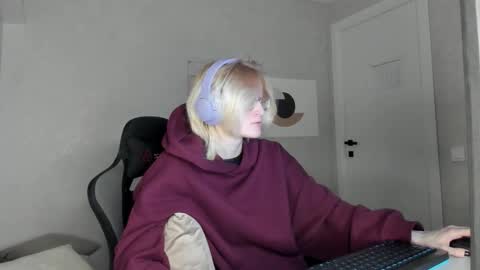 Elizabeth online show from 11/10/25, 01:15