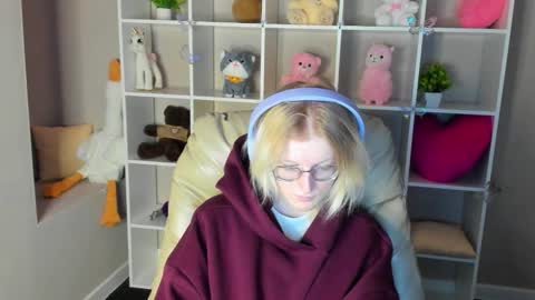 Elizabeth online show from 12/16/25, 12:37