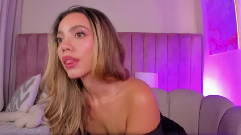 Snapshot of elizabeth_roche chatting on 04/14/26, 12:11 elizabeth_roche online show from 04/14/26, 12:11