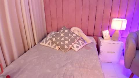 elizabeth_roche online show from 06/19/26, 12:09
