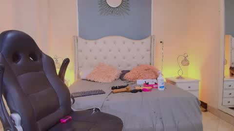 Elizabeth  online show from 05/30/26, 10:12