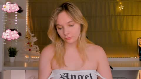 Elizabeth online show from 02/02/25, 01:02