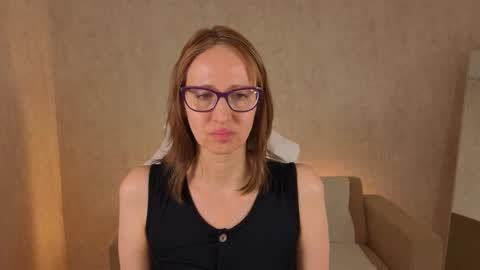 Elizabeth online show from 04/10/26, 01:33