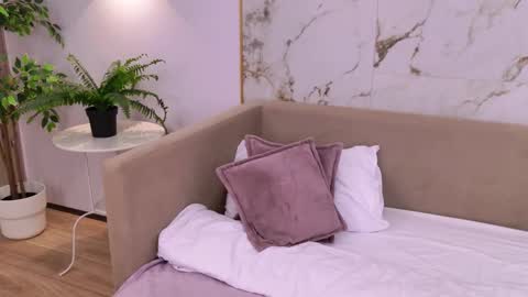 Snapshot of elizabethcash chatting on 10/15/25, 04:07 Elizabeth online show from 10/15/25, 04:07