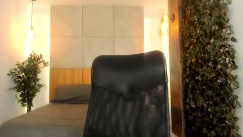   online show from 11/11/25, 02:17