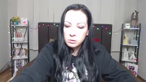 ElizabethSho online show from 01/21/25, 09:15