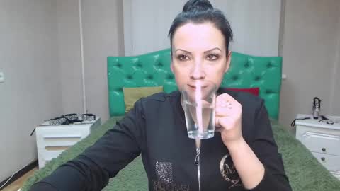 ElizabethSho online show from 01/26/25, 01:52