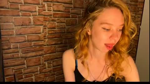 Snapshot of elizastorm chatting on 06/19/26, 07:39 Eliza online show from 06/19/26, 07:39