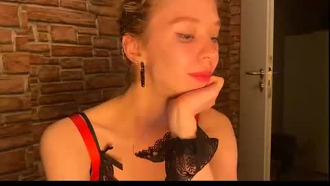Snapshot of elizastorm chatting on 07/05/26, 10:06 Eliza online show from 07/05/26, 10:06