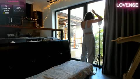 Eliz                               online show from 12/16/25, 09:03