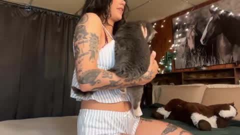 Ella online show from 05/21/26, 02:13