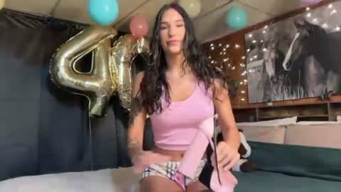 Snapshot of ella2sweet chatting on 07/18/26, 01:15 Ella online show from 07/18/26, 01:15